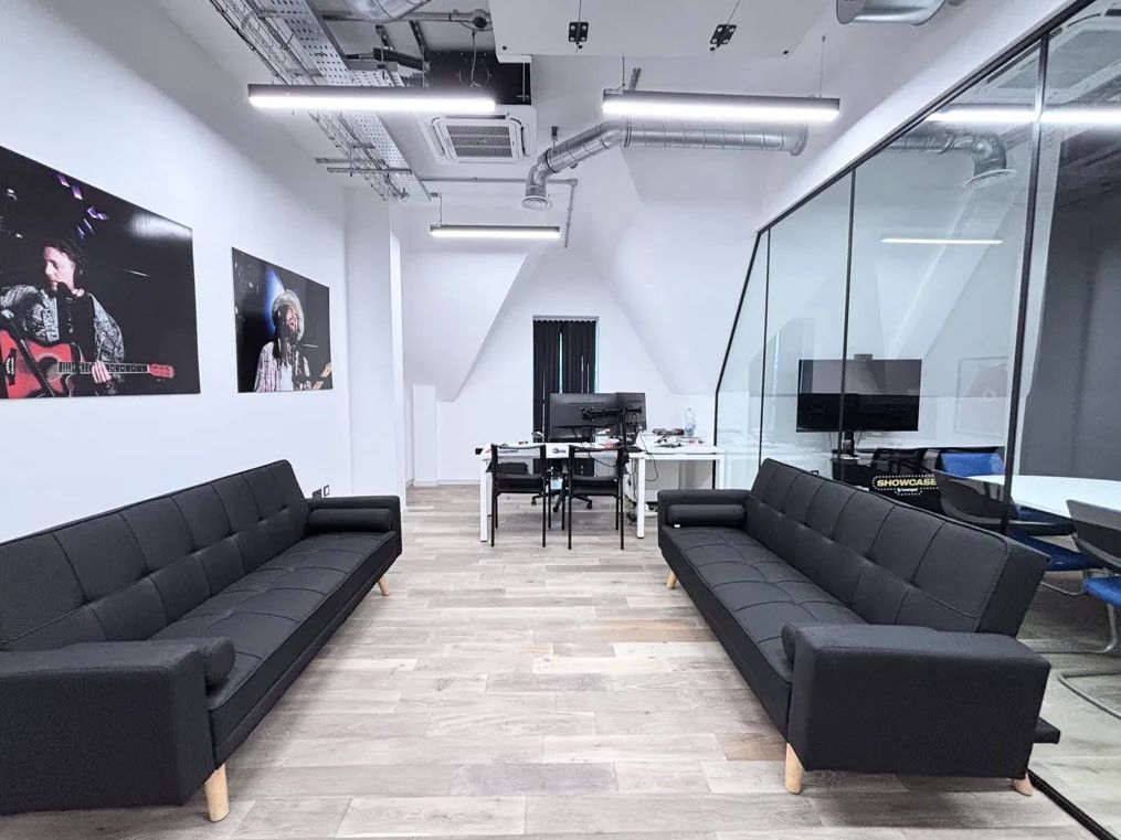 Penthouse Office To Rent Borehamwood – photo 4