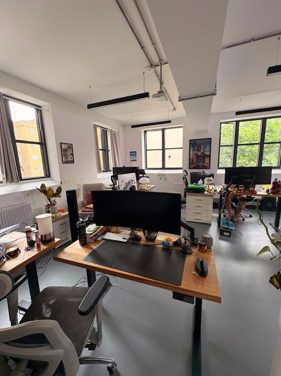 Month Office Rental Available in Bethnal Green | 496SqFt Private Office ONLY £2,300 + VAT per month – photo 4