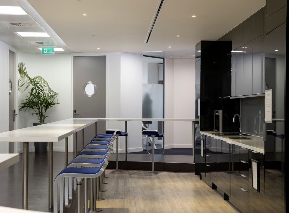 Private Office To Rent  EC3 – photo 4
