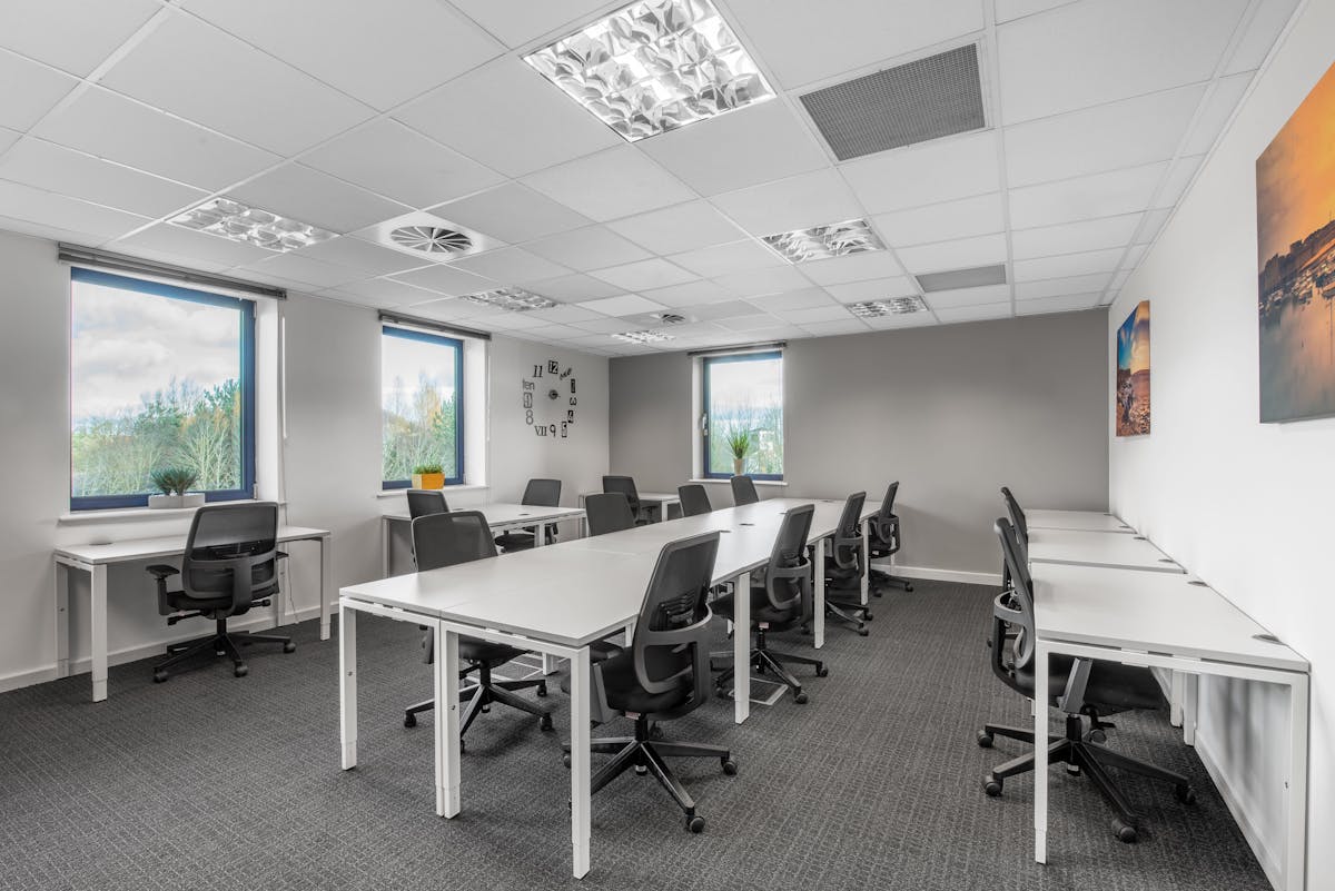Private Office To Rent, Cardiff, CF23 – photo 1