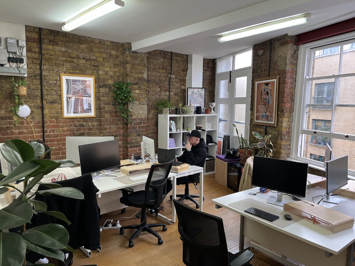 Private Office To Rent, East Road, London – photo 1