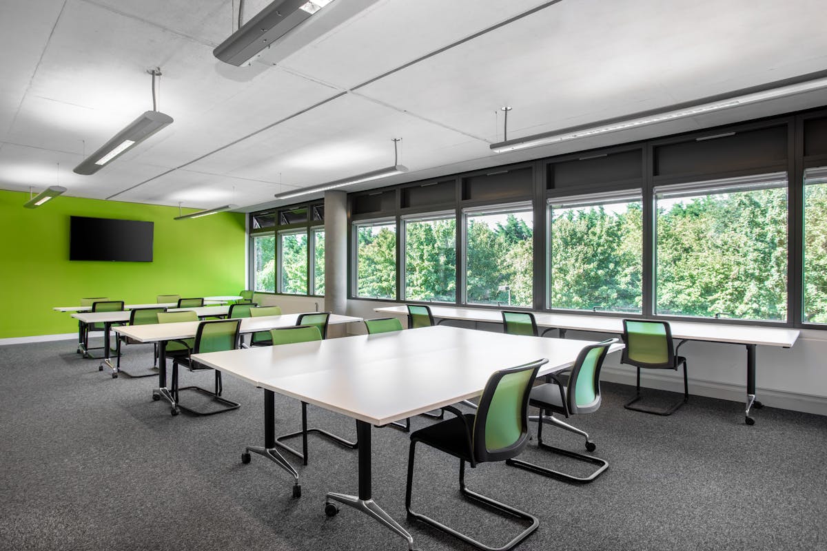 Private Office To Rent, Luton, LU2 – photo 1