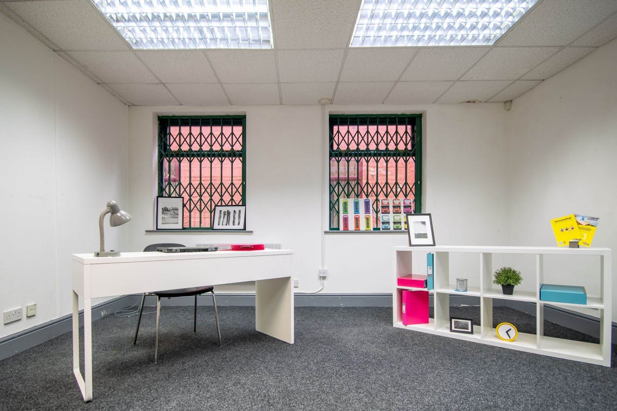 Private Office To Rent, Leeds, LS11 – photo 1