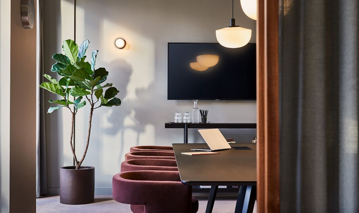 Private Office To Rent, London, E14 – photo 1