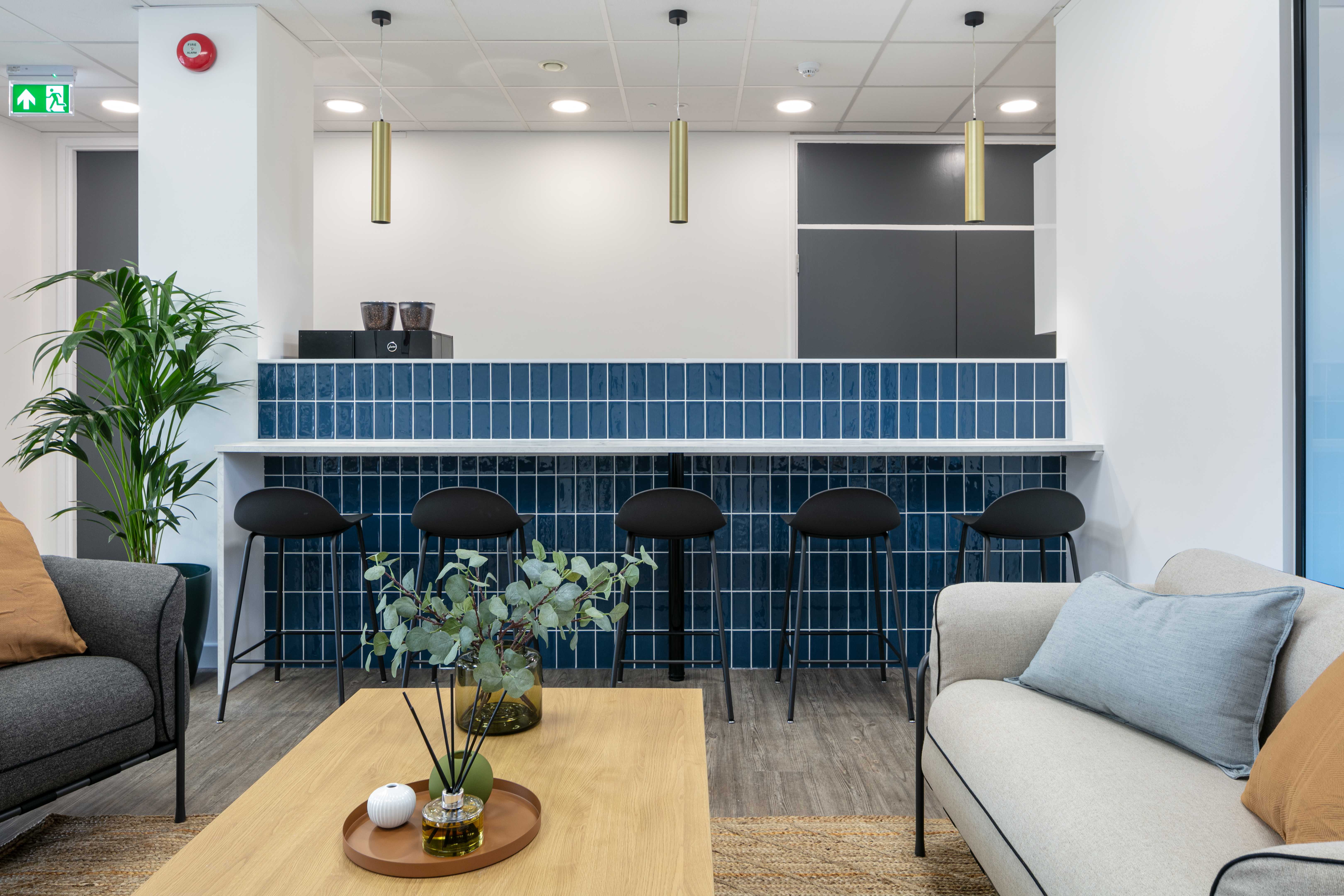 Private Office To Rent, London, SW19 – photo 1