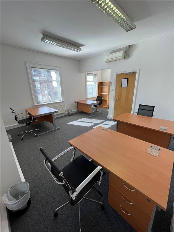 Private Office To Rent, London, TW3 – photo 1
