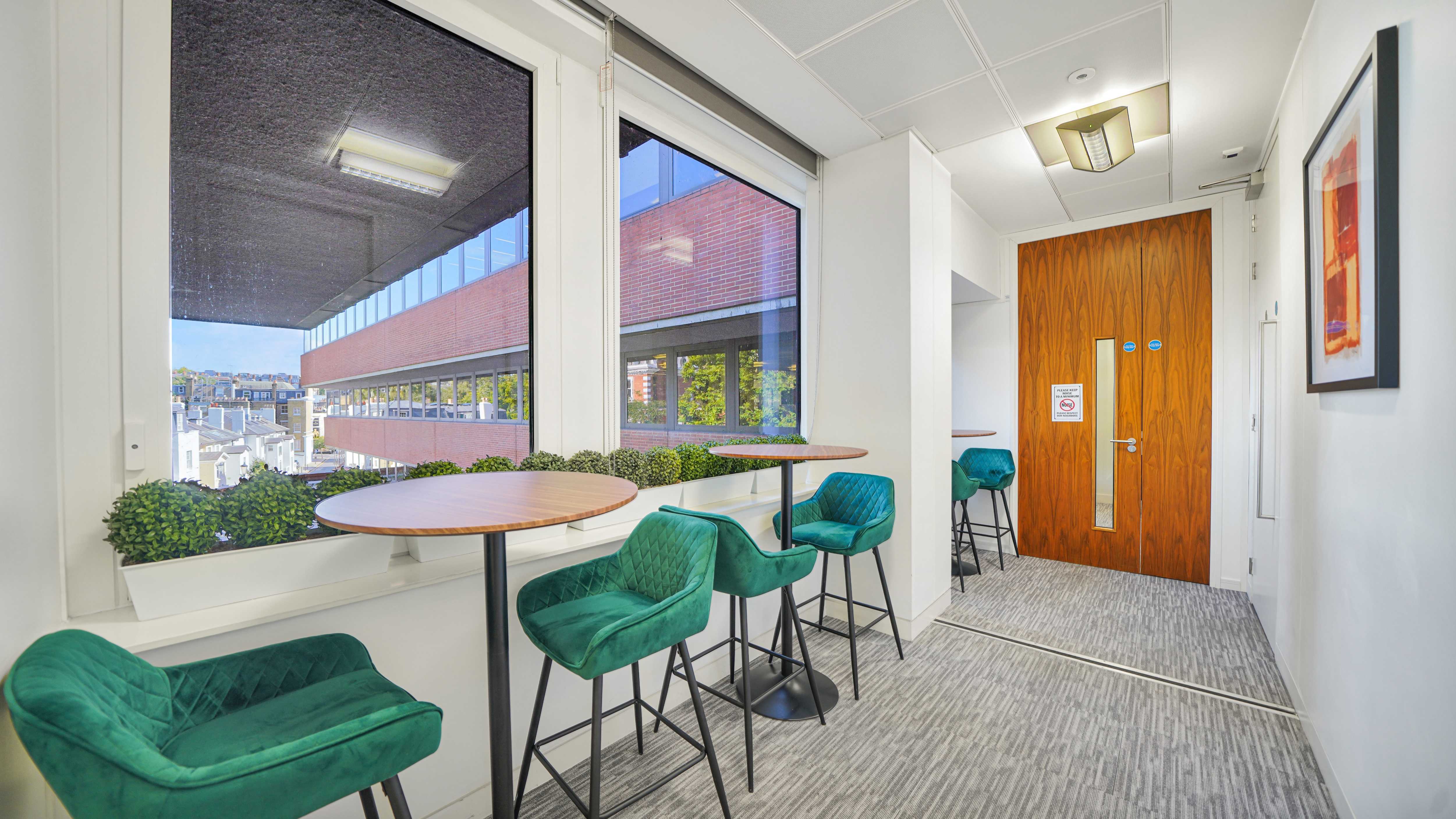 Private Office To Rent, London, W8 – photo 1