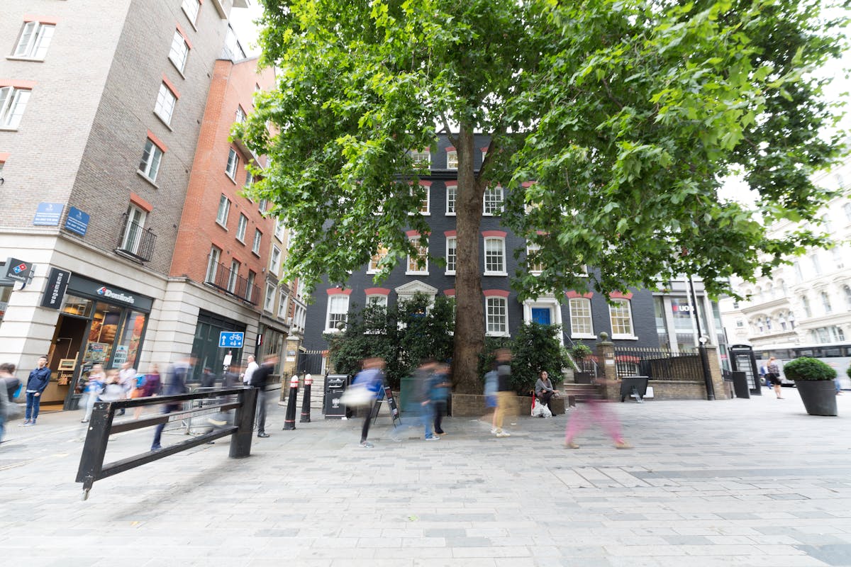 Private Office To Rent, Queen Street, London – photo 1