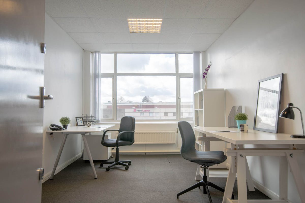 Private Office To Rent, Swindon, SN1 – photo 1