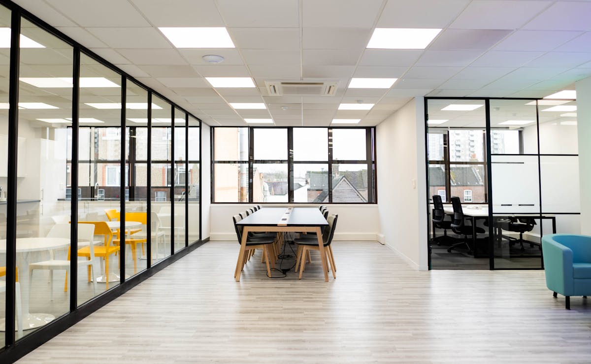 Private Office To Rent, Victory Road, Luton – photo 1