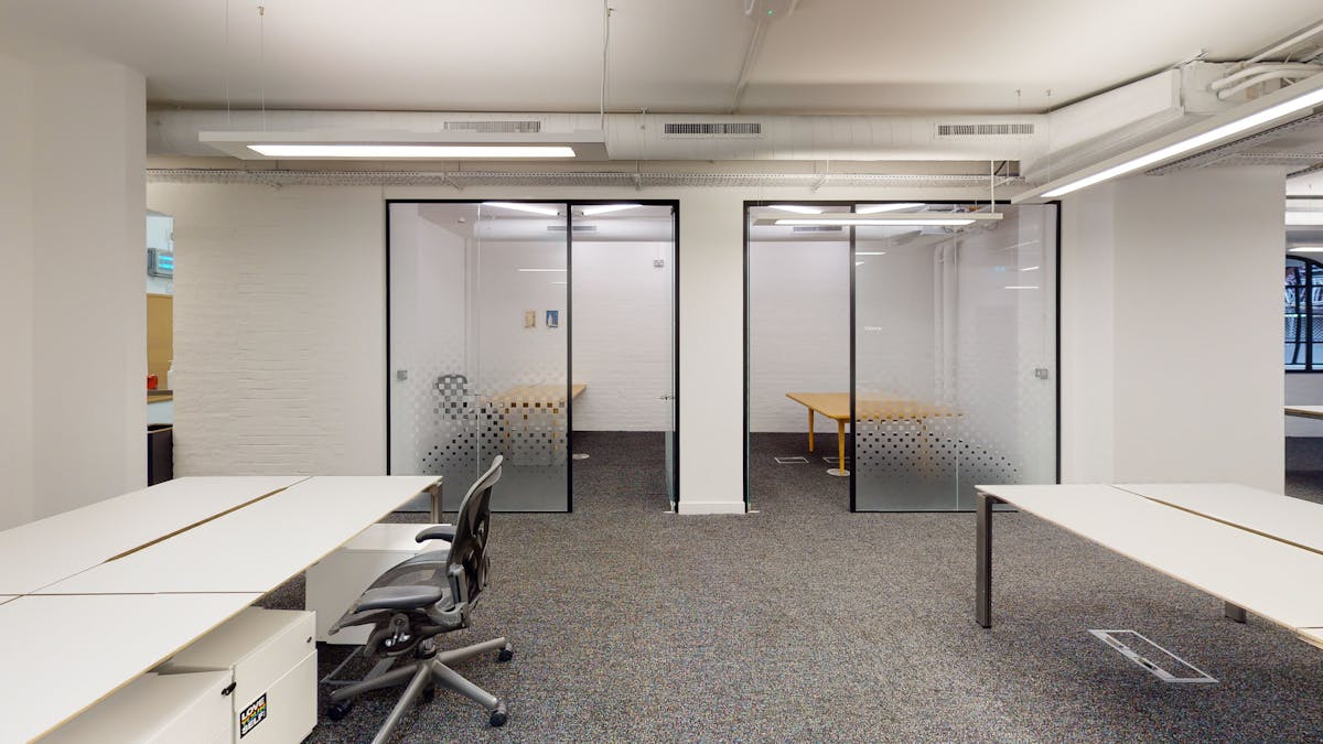 Private Office To Rent, London, W1F – photo 3