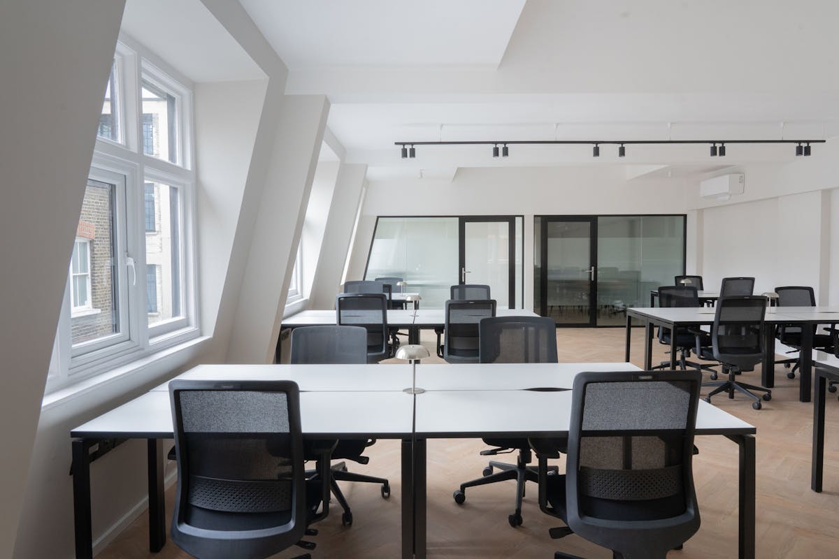 Private Office To Rent, London, W1F – photo 2