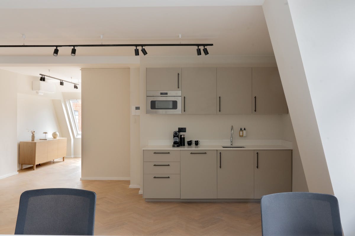 Private Office To Rent, London, W1F – photo 3